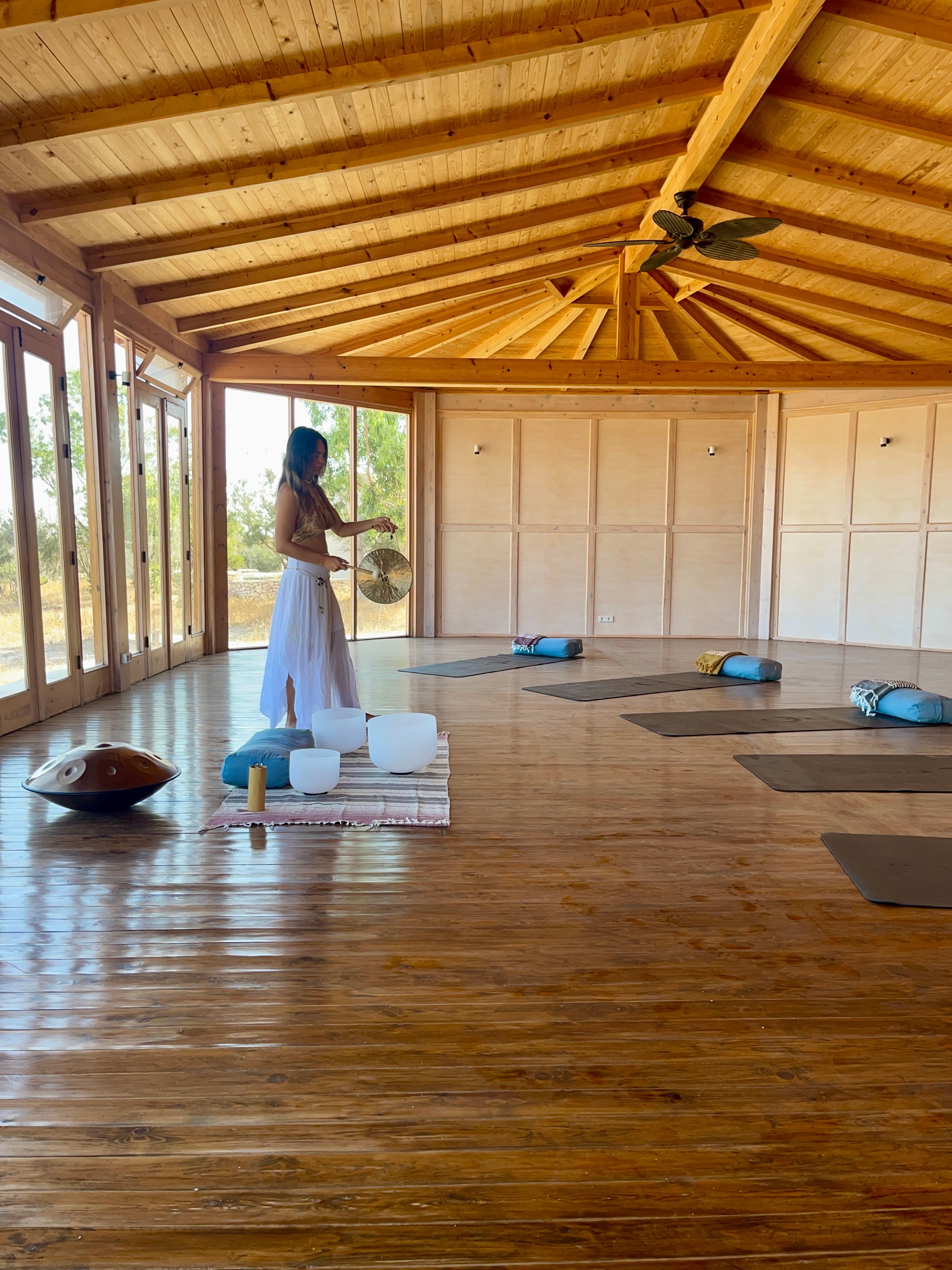marrroco retreat white gong bracken playing 